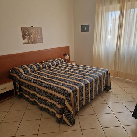 Residence Vittoria Alba Adriatica Esterno foto